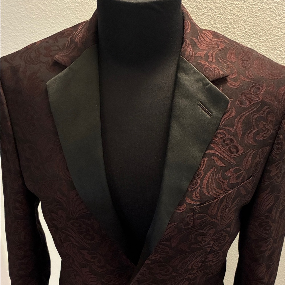 Egara Burgundy Floral Jacquard Blazer with Black Satin Lapel size 36S